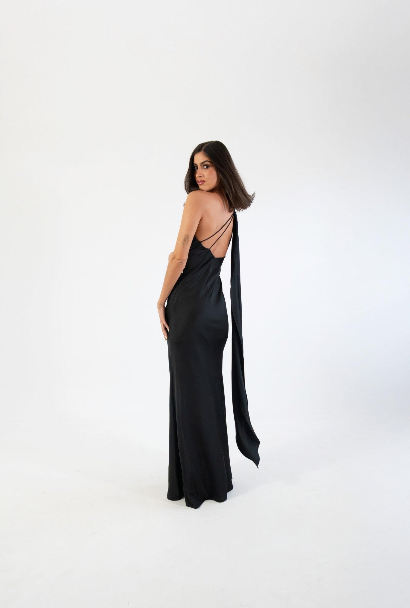 Emiliana - negro venta - Lend the Trend renta de vestidos mexico