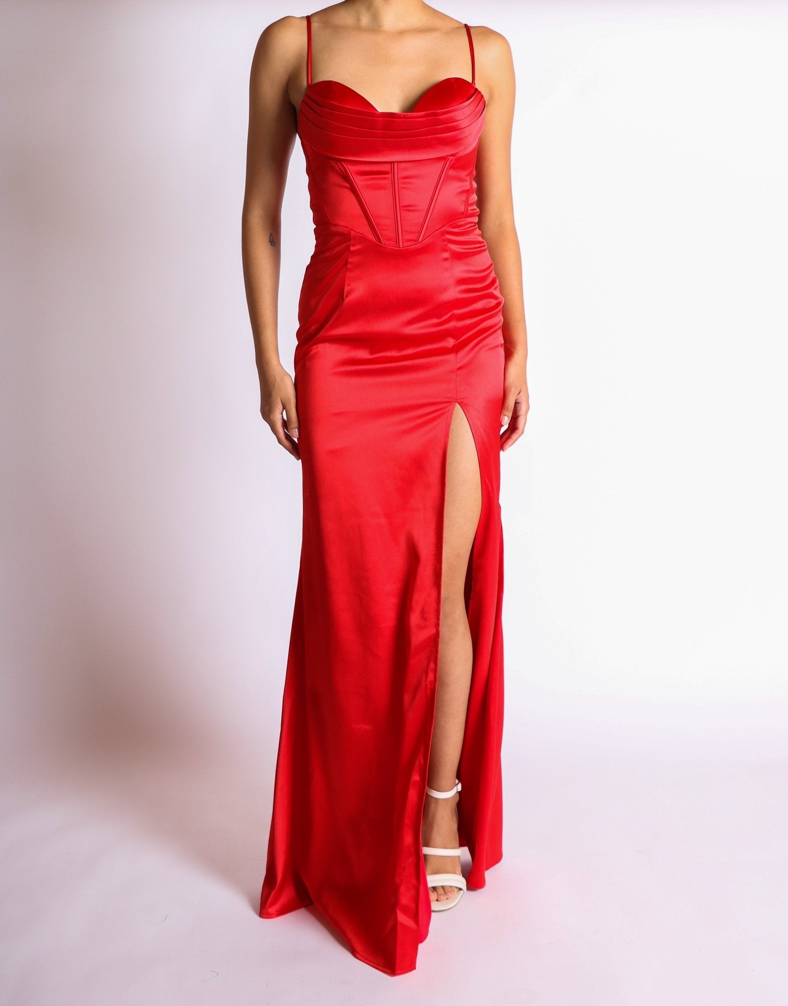 Evelyn - rojo venta - Lend the Trend renta de vestidos mexico