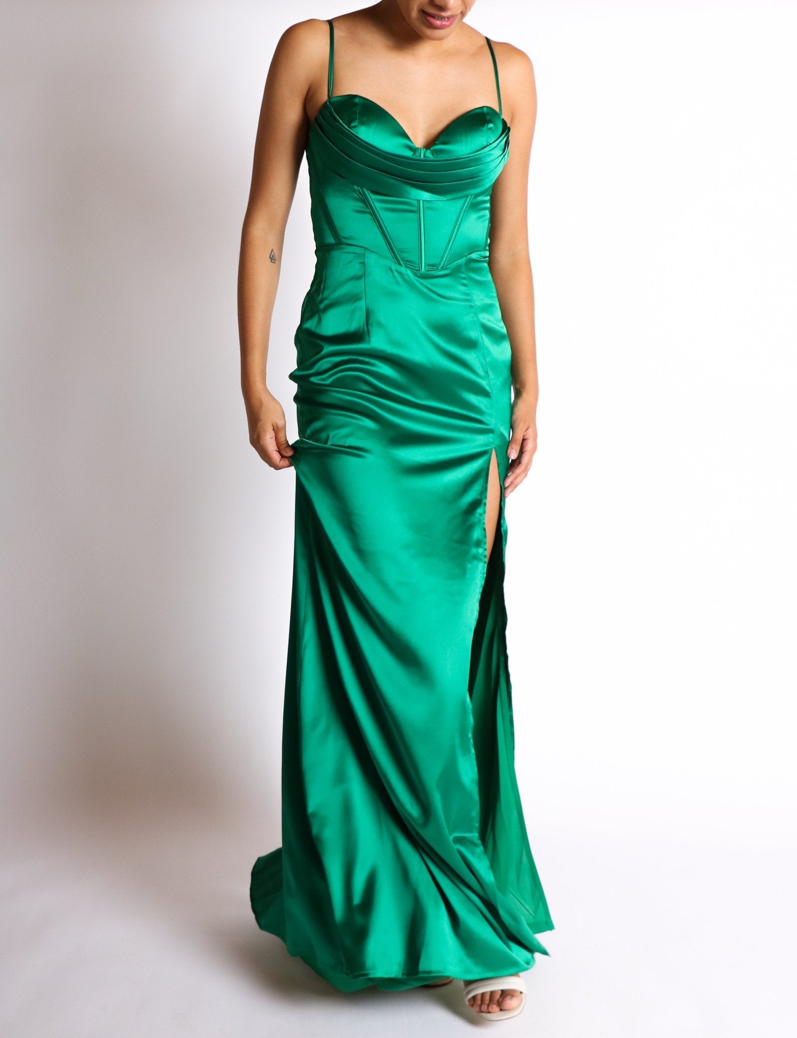 Evelyn - verde - Lend the Trend renta de vestidos mexico
