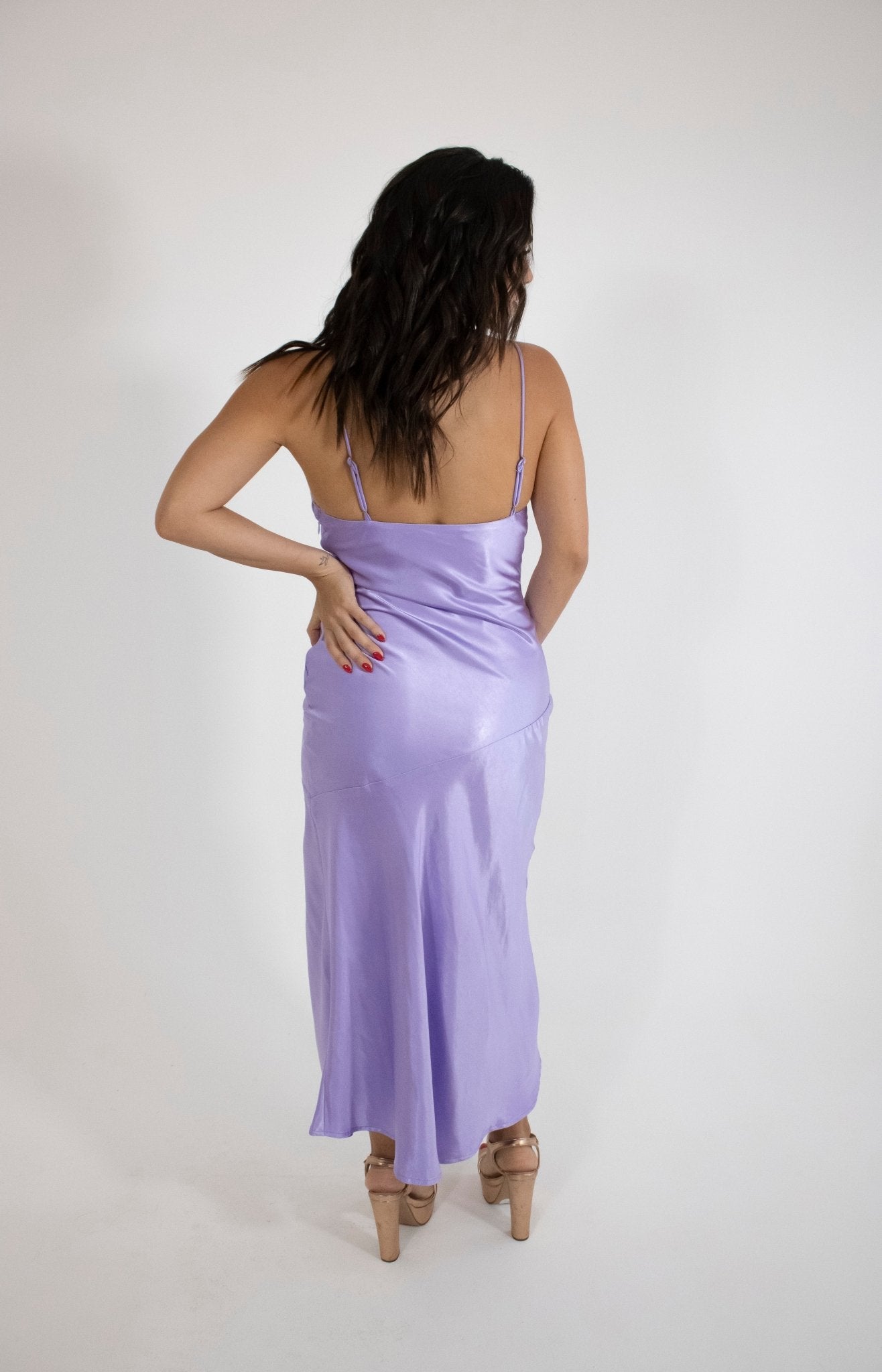 Tabata - venta morado lavanda - Lend the Trend renta de vestidos mexico