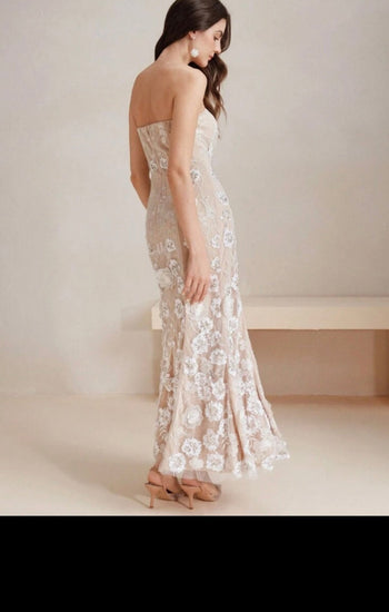 Vestido con aplicaciones y bordado de flores - Olinda - Lend the Trend renta de vestidos mexico