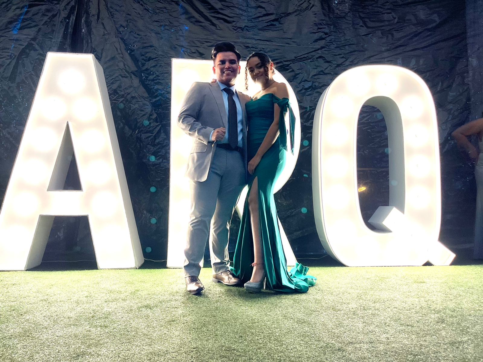 Arita - verde esmeralda venta - Lend the Trend renta de vestidos mexico