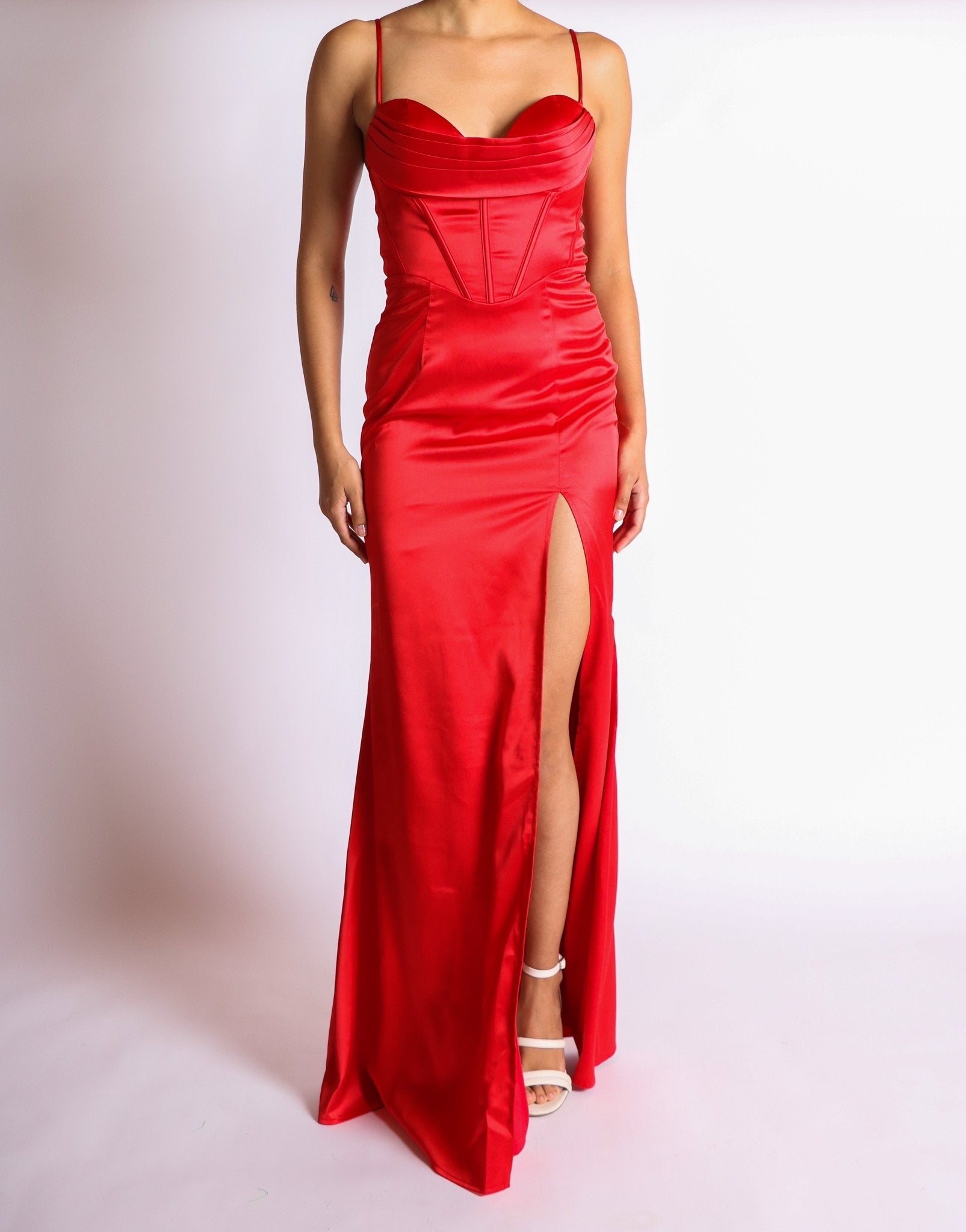 Evelyn - rojo venta - Lend the Trend renta de vestidos mexico