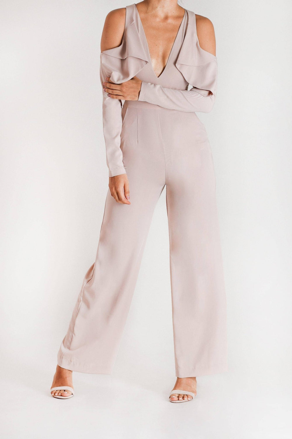 Lorena - jumpsuit beige - Lend the Trend renta de vestidos mexico