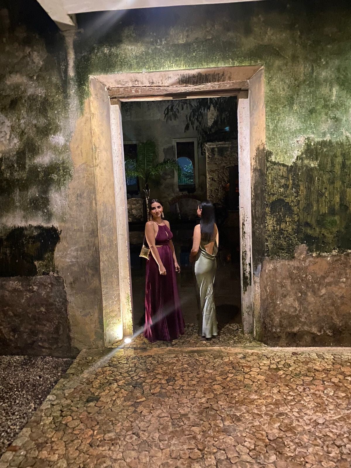 Milla - morado - Lend the Trend renta de vestidos mexico