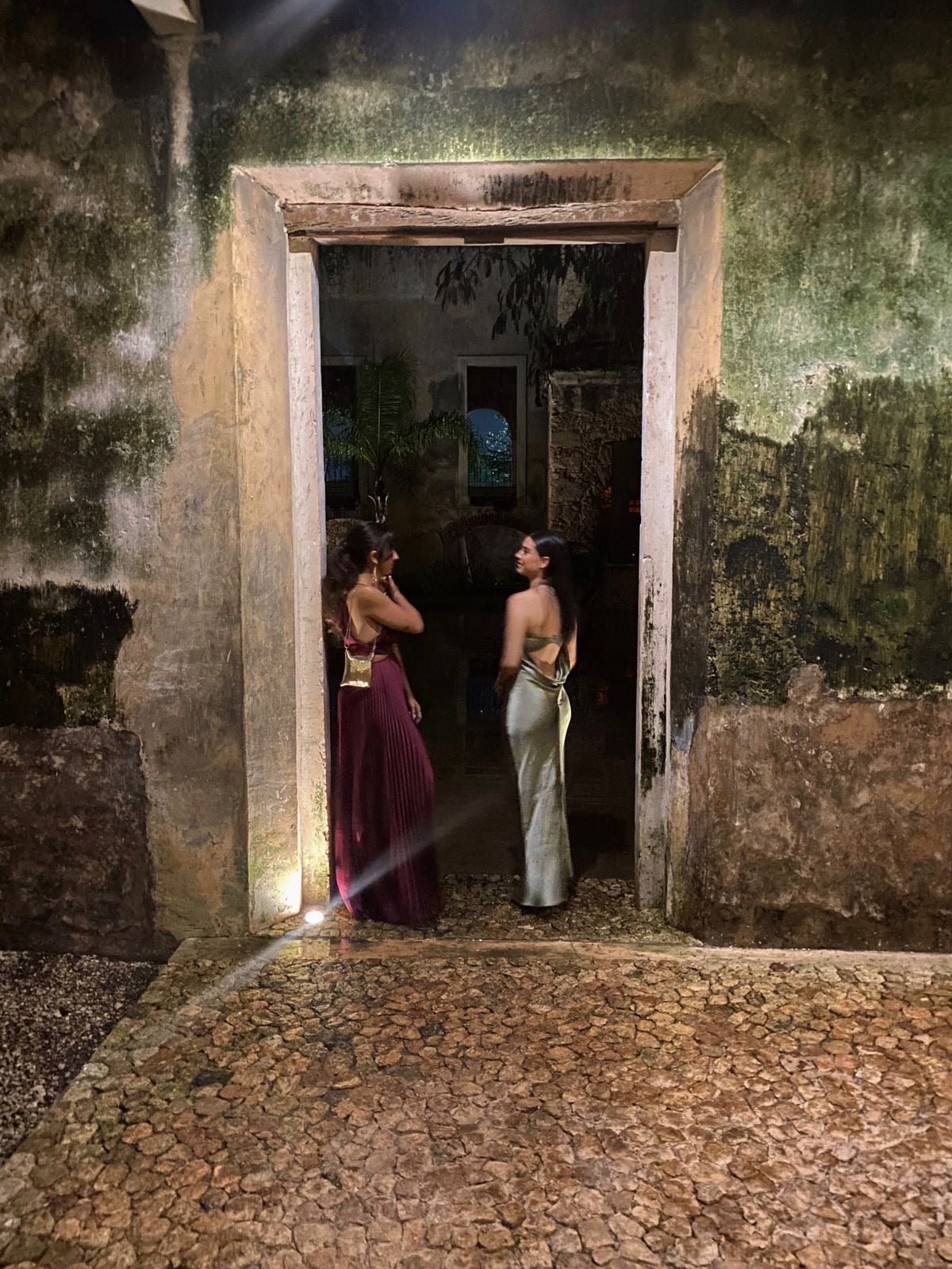 Milla - morado venta - Lend the Trend renta de vestidos mexico