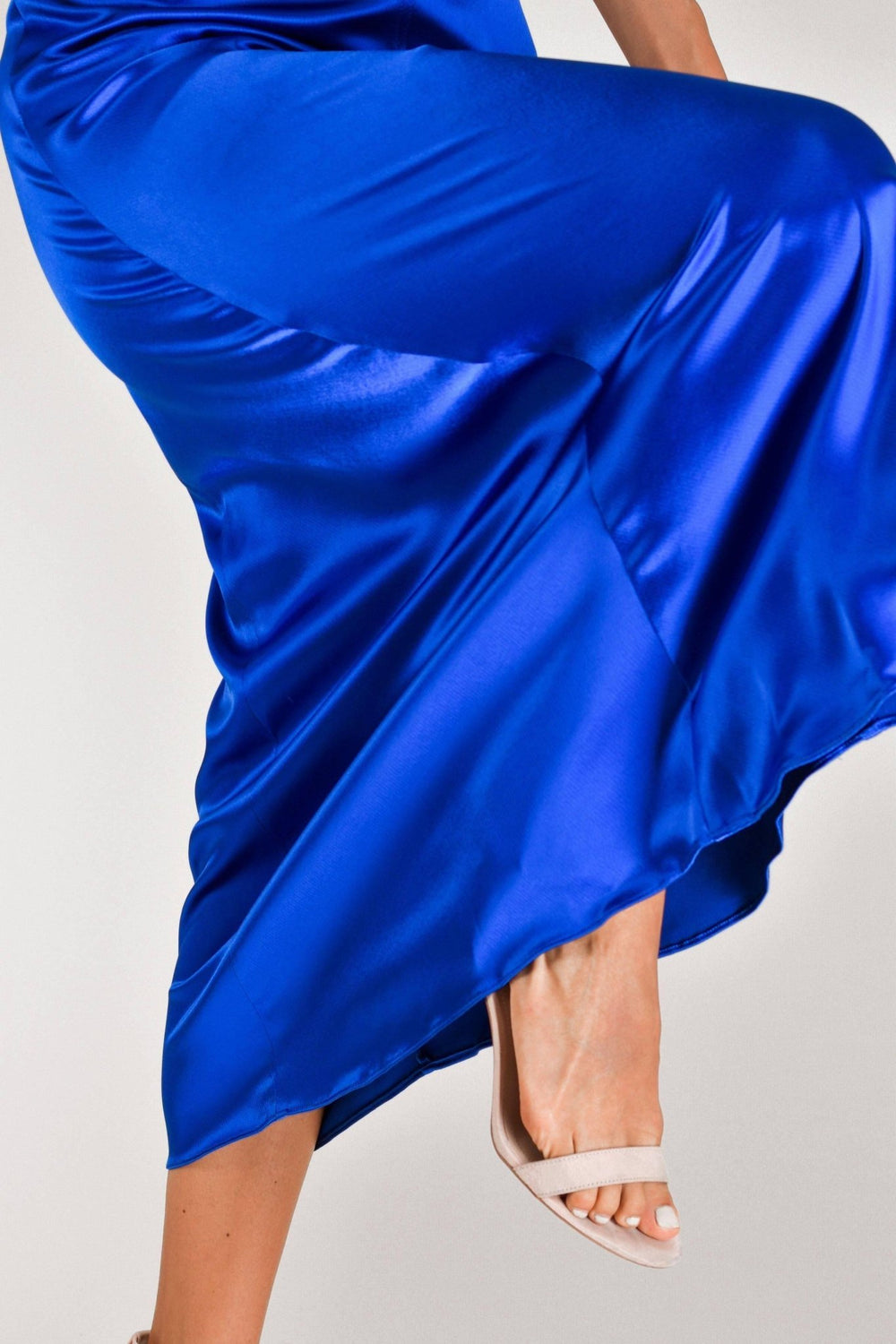Renata - vestido azul metálico - Lend the Trend renta de vestidos mexico