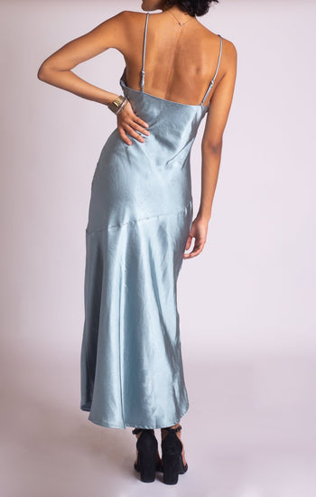 Tabata - azul sage - Lend the Trend renta de vestidos mexico