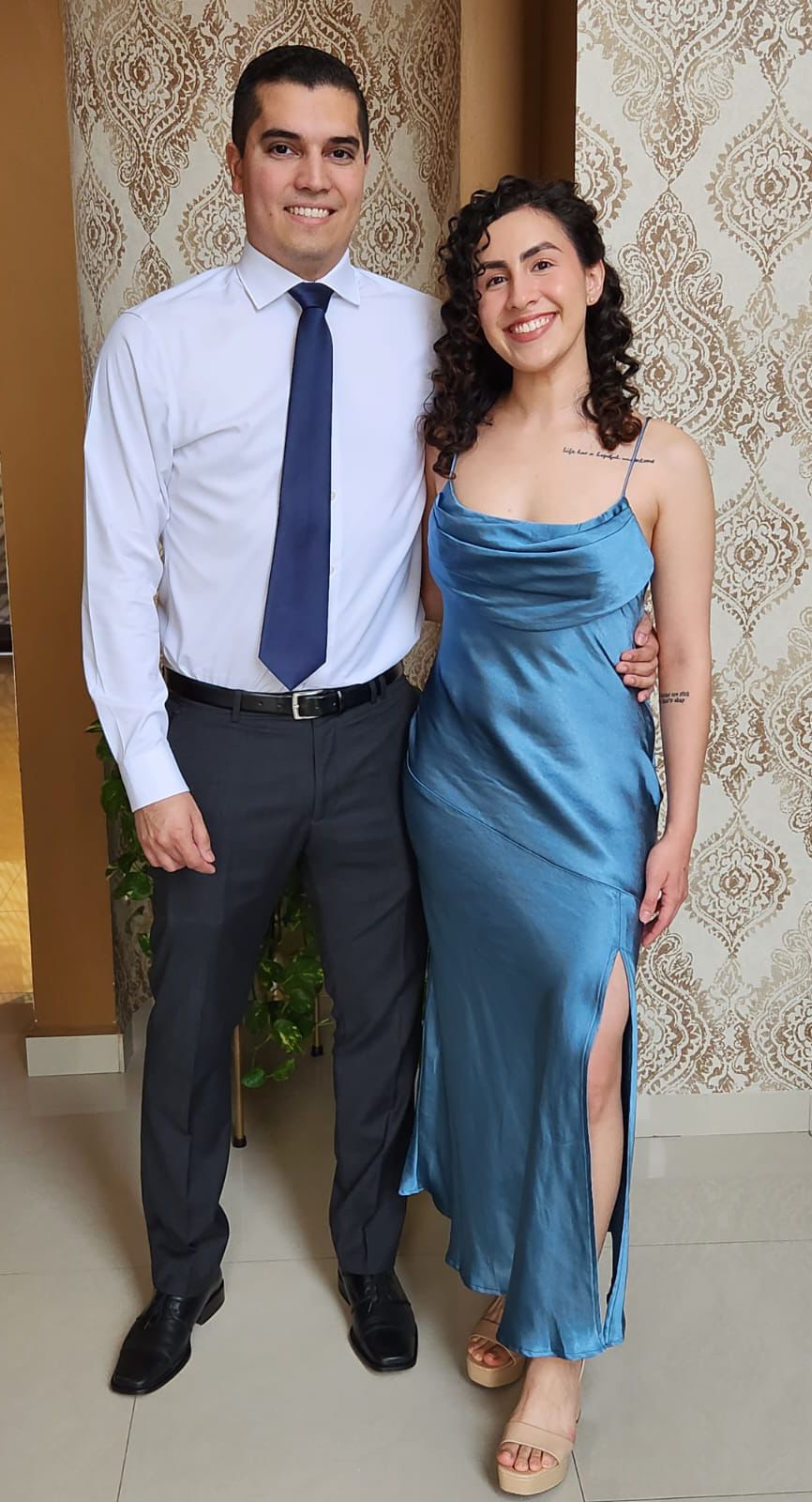 Tabata - venta azul oscuro - Lend the Trend renta de vestidos mexico