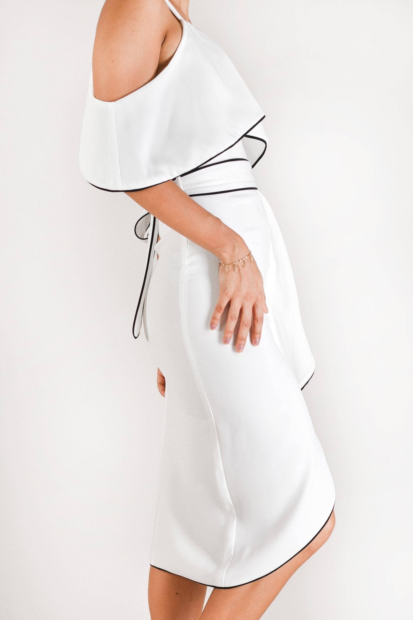 Zarah - vestido corto blanco - Lend the Trend renta de vestidos mexico